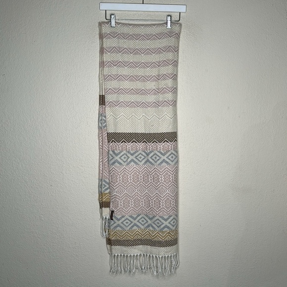 Boho  Aztec Santa Fe Print Fringe Scarf Shawl Throw Fringe Pastel Pink Ivory - Picture 9 of 9